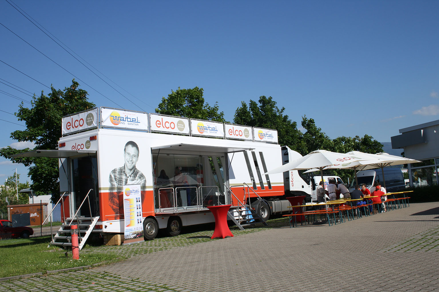 Historische Anzeige/Material